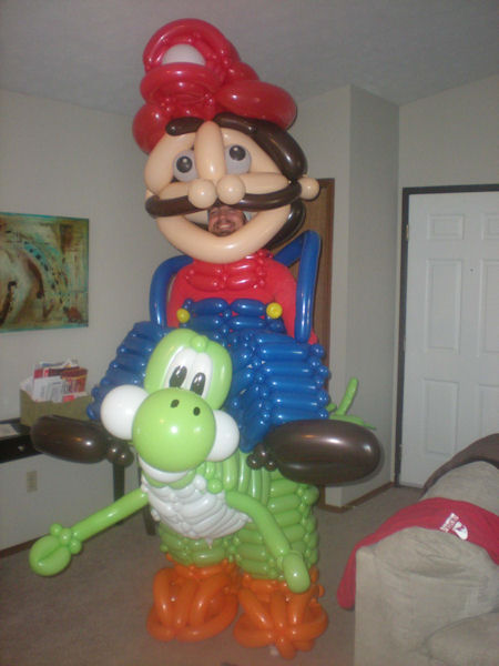 insolite ballon baudruche costume mario yoshi
