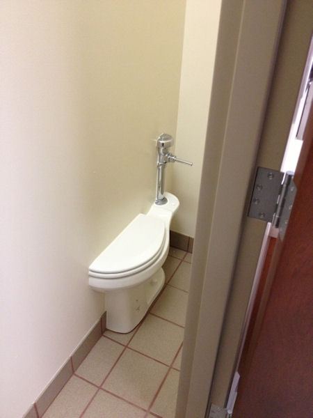 insolite demi siege toilette