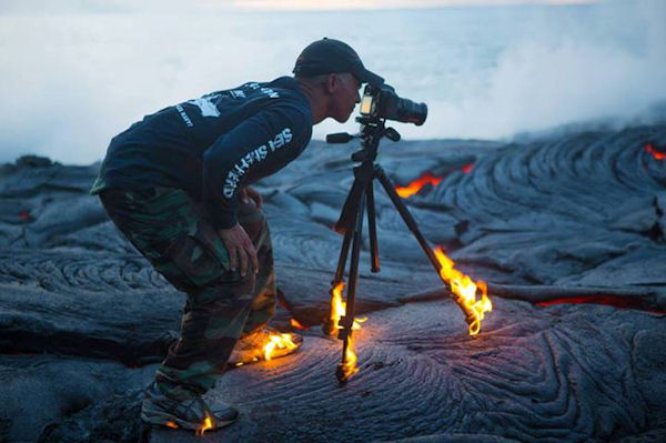 insolite chaussure feu trepied volcan