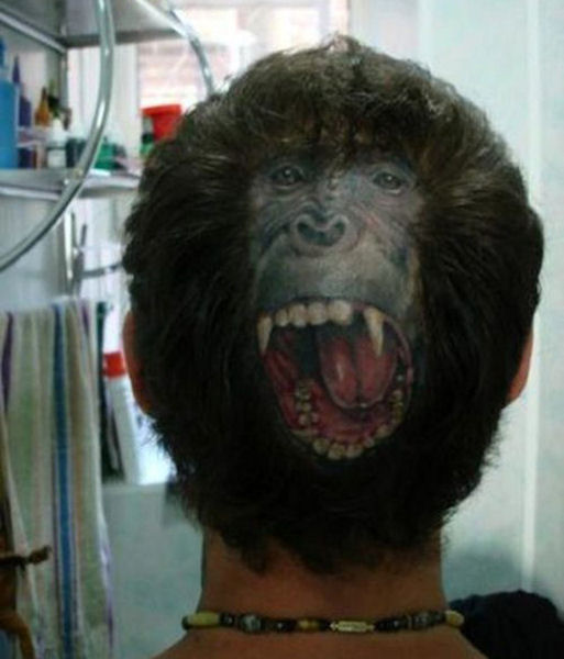 insolite gorille tatouage tete