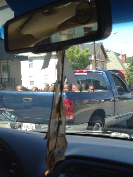 insolite enfant pickup voiture