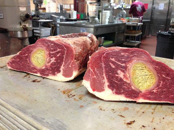 insolite abces biere canette chapeau muscle viande