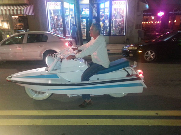 insolite jetski moto
