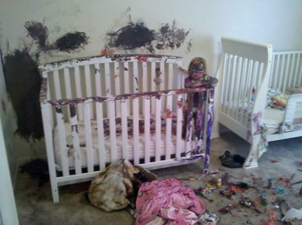 insolite bebe betise chambre mur peinture