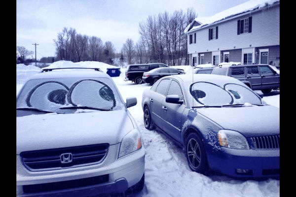 insolite neige oeil pare-brise voiture