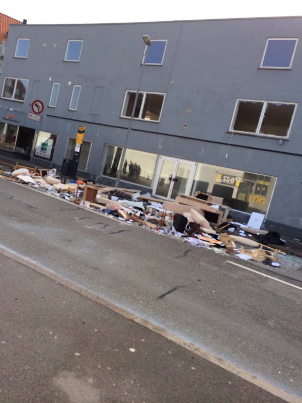 insolite dispute menage scene trottoir