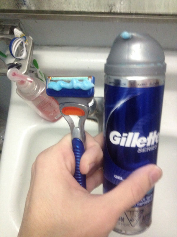 insolite mousse raser rasoir