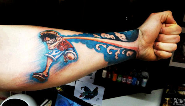 insolite coup one piece poing tatouage