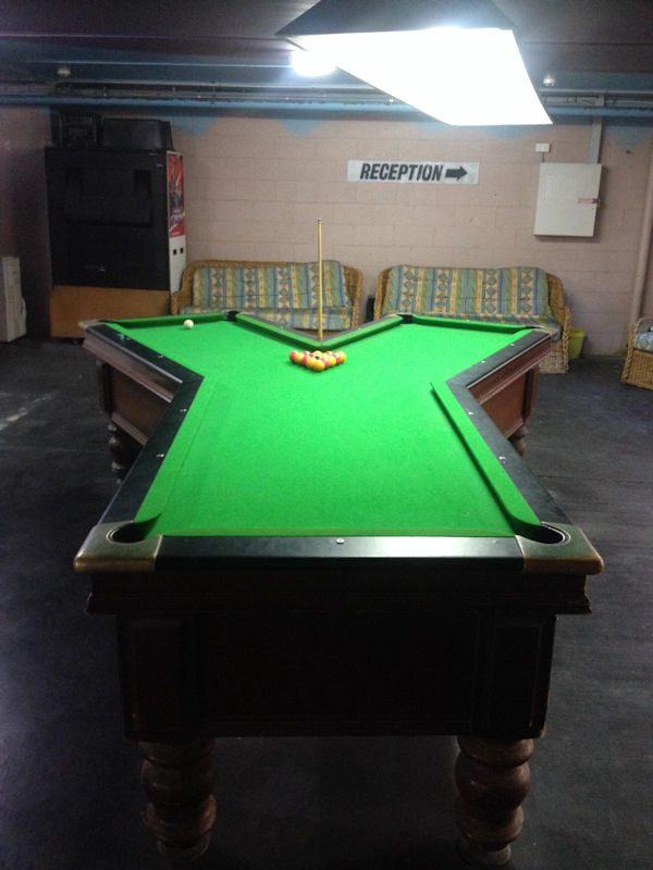 insolite billard table
