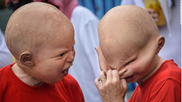 insolite bebe masque