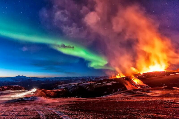 insolite aurore boreale eruption volcan