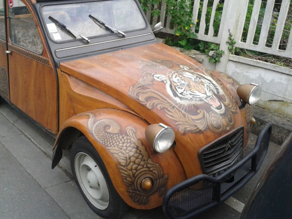 insolite 2cv bois voiture