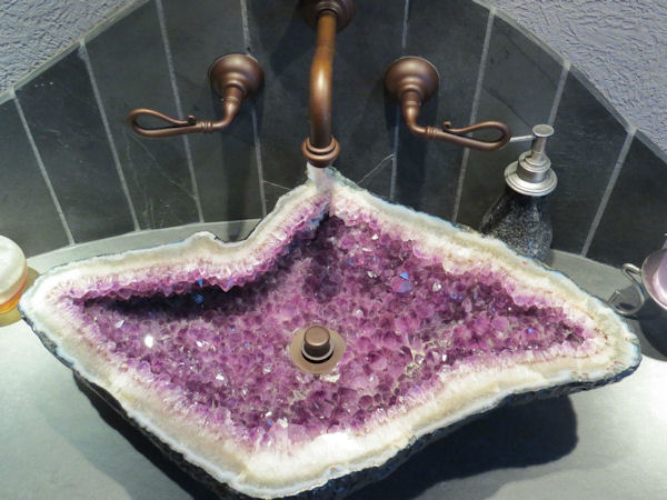 insolite amethyste lavabo pierre