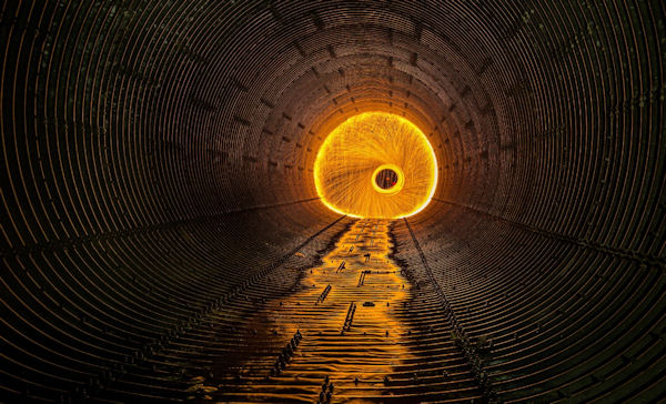 insolite exposition tunnel