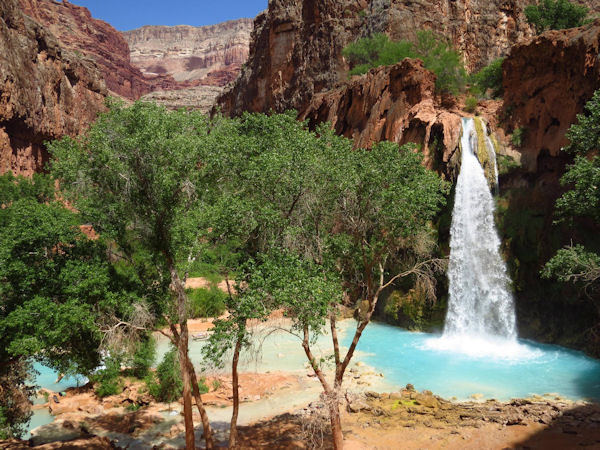 insolite cascade chute eau