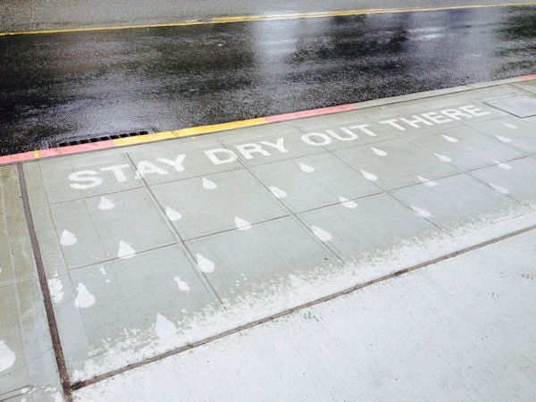 insolite hydrophobe spray trottoir