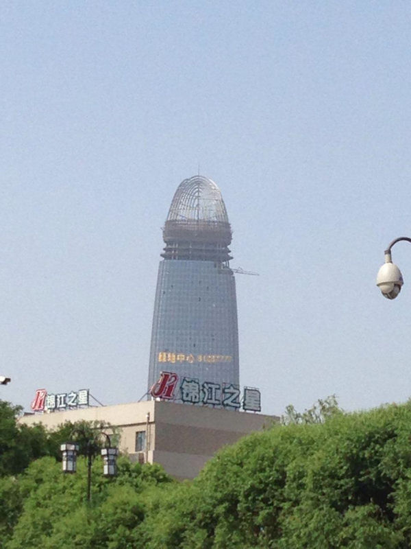 insolite immeuble phallus tour