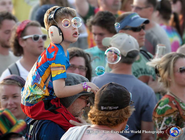 insolite bulle enfant lunettes savon
