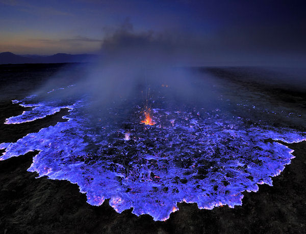 insolite bleu lave volcan