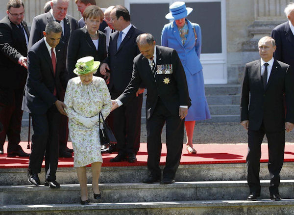 insolite elisabeth marche obama poutine reine
