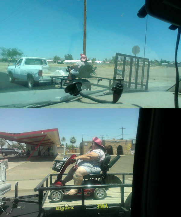 insolite electrique femme remorque scooter