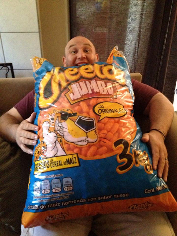 insolite cheetos enorme sac