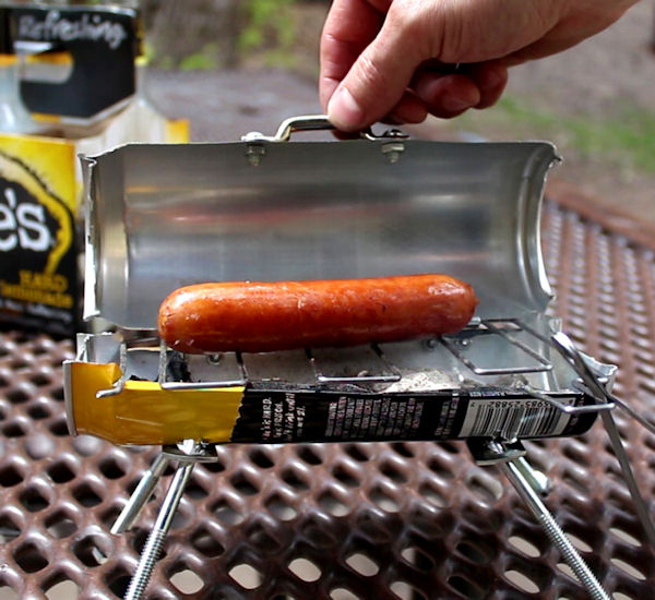 insolite barbecue biere canette mini saucisse