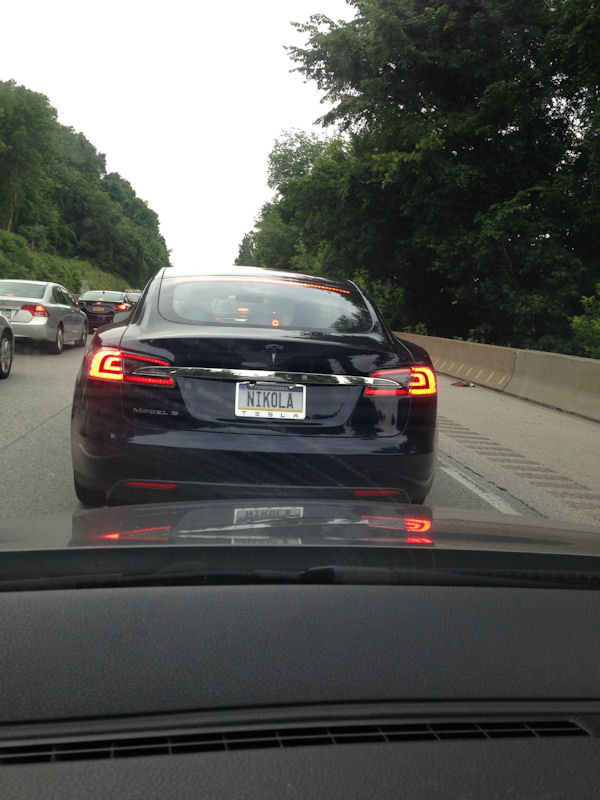 insolite immatriculation nikola plaque tesla voiture