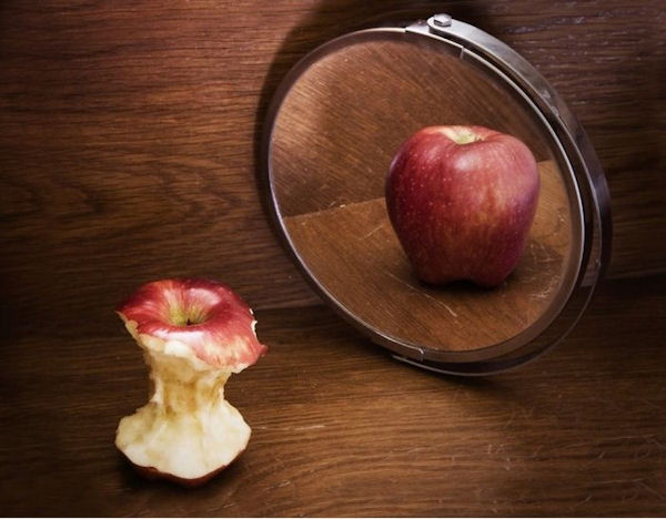 insolite miroir pomme