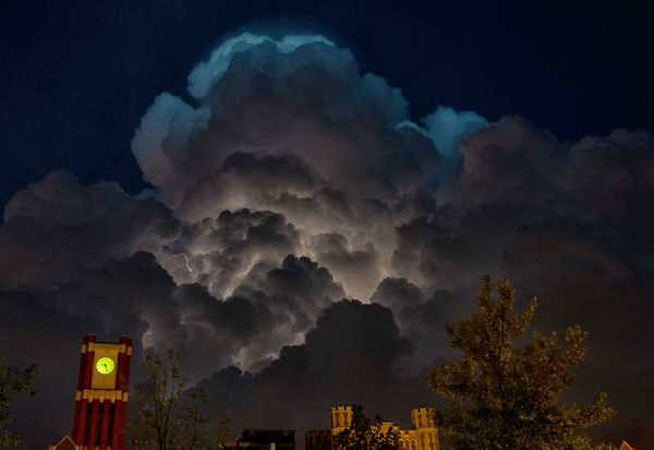 insolite nuage orage