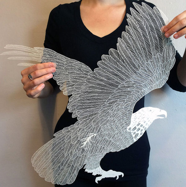 insolite aigle papier sculpture
