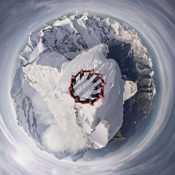 insolite alpiniste drone montagne selfie sommet