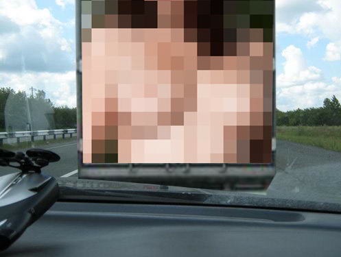 insolite camion distance femme pixel securite sein