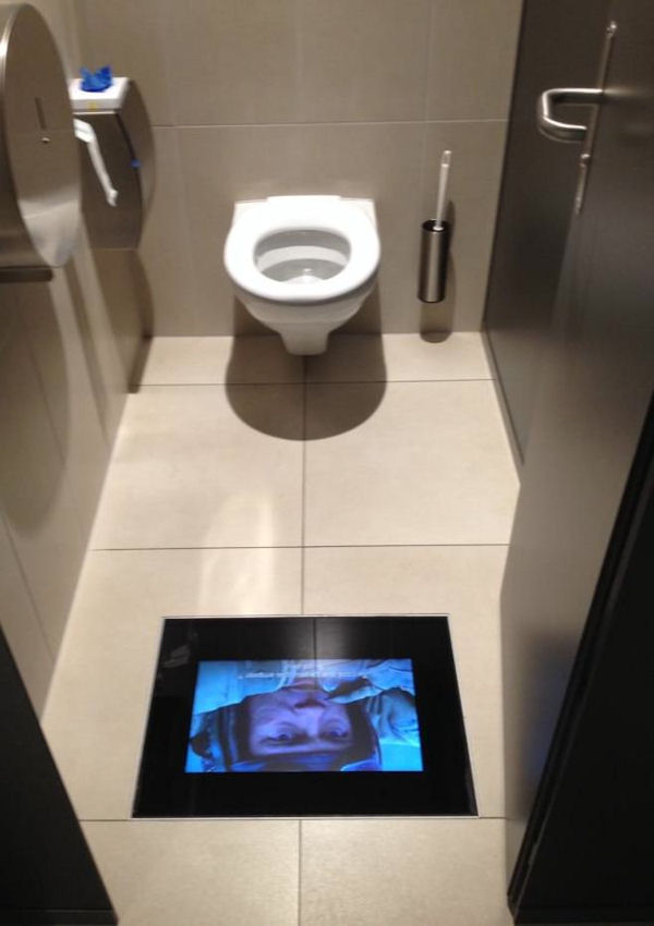 insolite cinema ecran sol toilettes