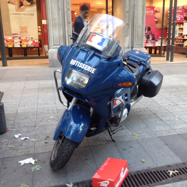 insolite moto police rotisserie