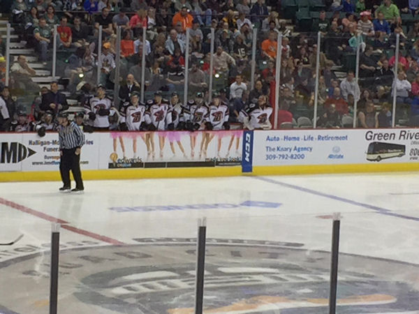 insolite banc hockey jambe pub