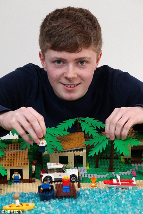 Un adolescent recrée des scènes de films cultes avec des briques de LEGO -  Vidéo
