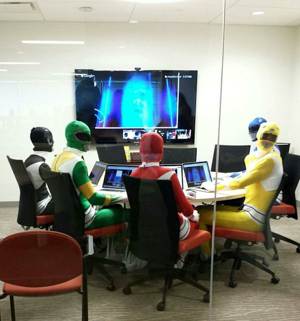 insolite bioman halloween reunion travail