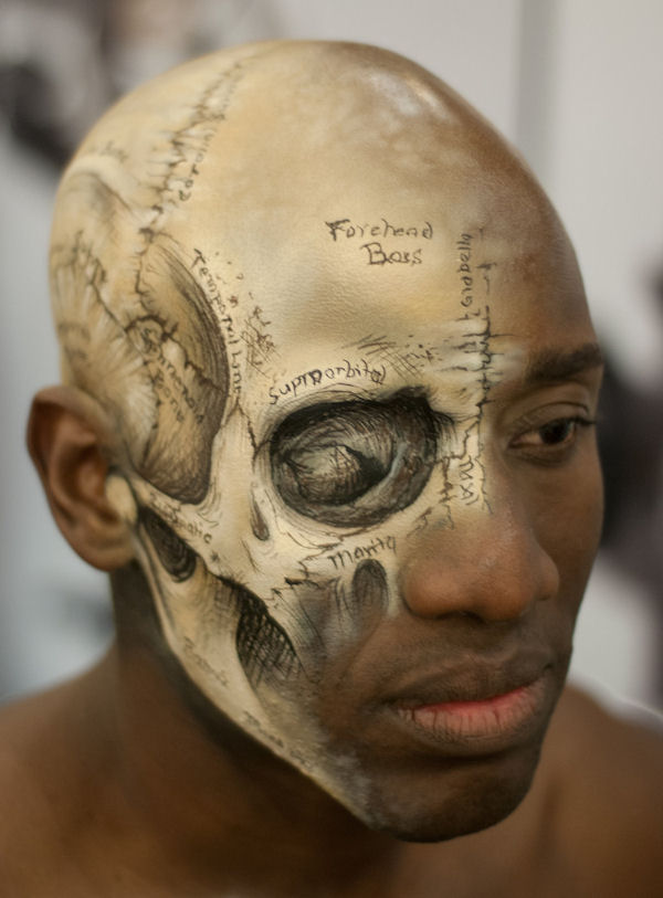 insolite anatomie homme maquillage tete