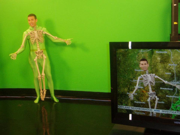 insolite fond halloween meteo presentateur squelette vert