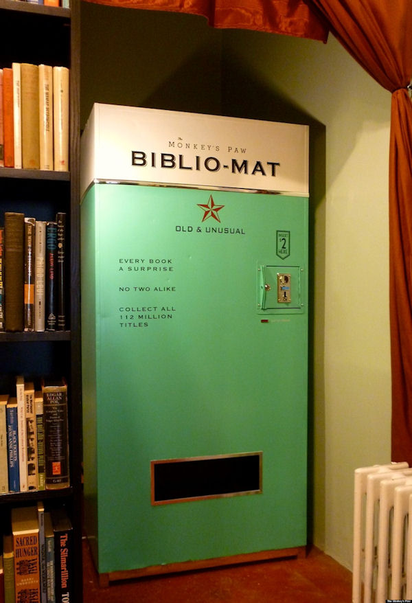 insolite distributeur hasard livre