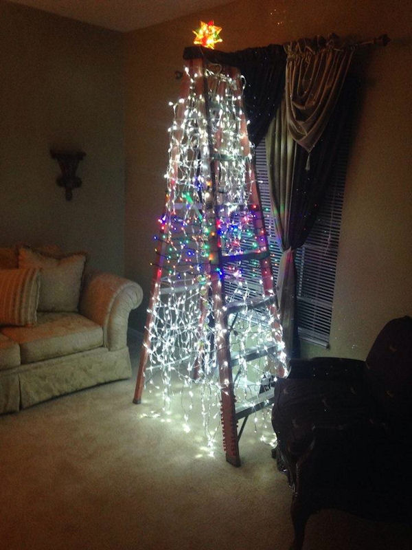 insolite escabeau guirlande noel sapin