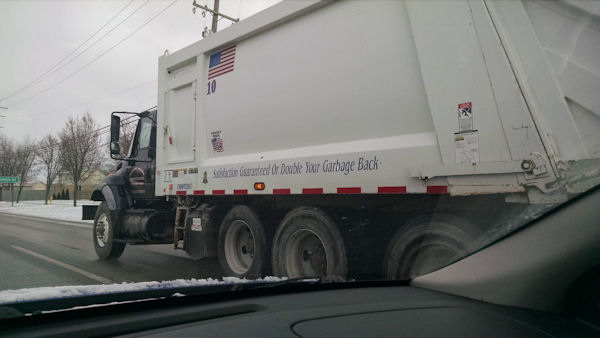 insolite camion eboueur ordure