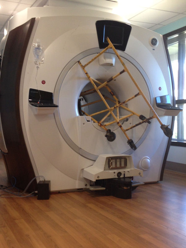 insolite accident irm machine metal