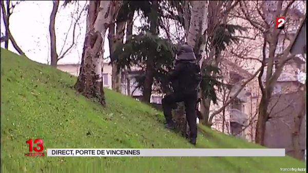 insolite casque charlie dark hebdo otage policier vador