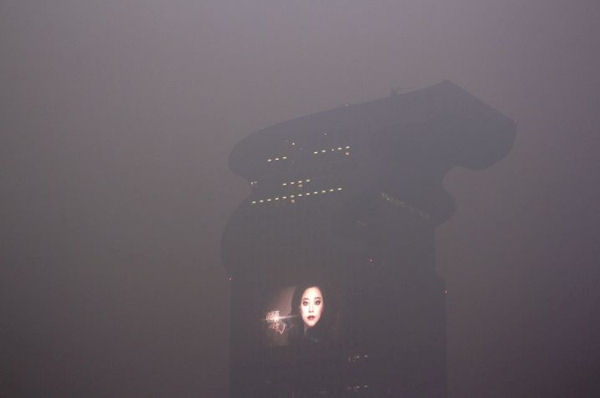 insolite blade pekin pollution runner