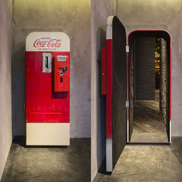 insolite bar coca-cola distributeur porte
