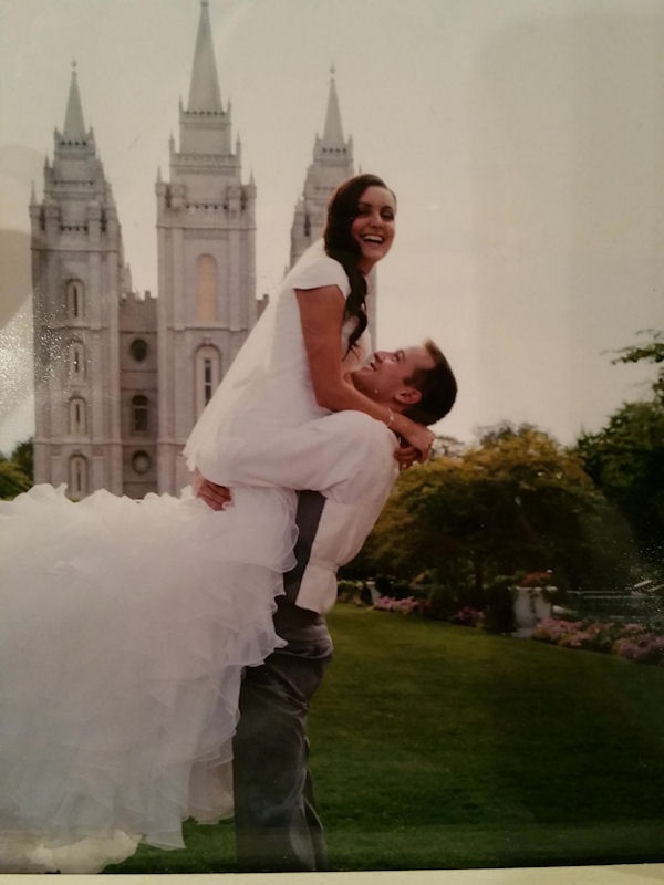 insolite epaule illusion jambe robe