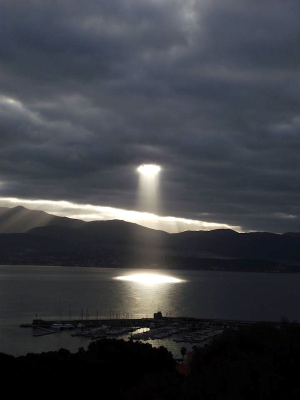 insolite nuage soleil