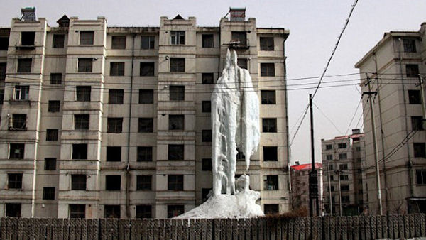 insolite eau gel immeuble